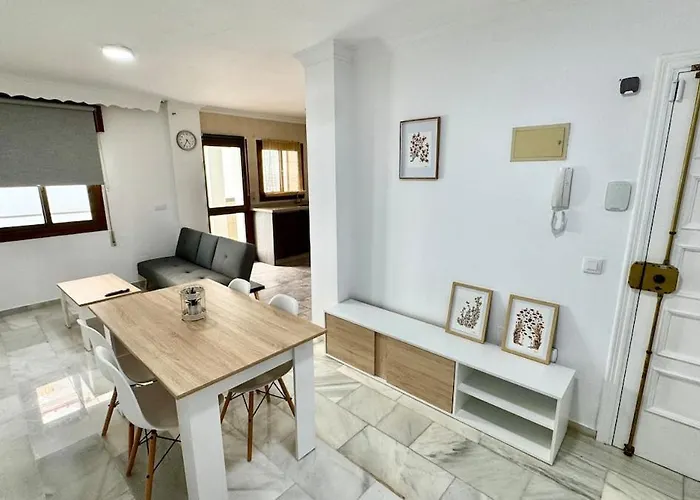 Sin Coche Tren Playa Relax Todo A Mano Фуэнхирола